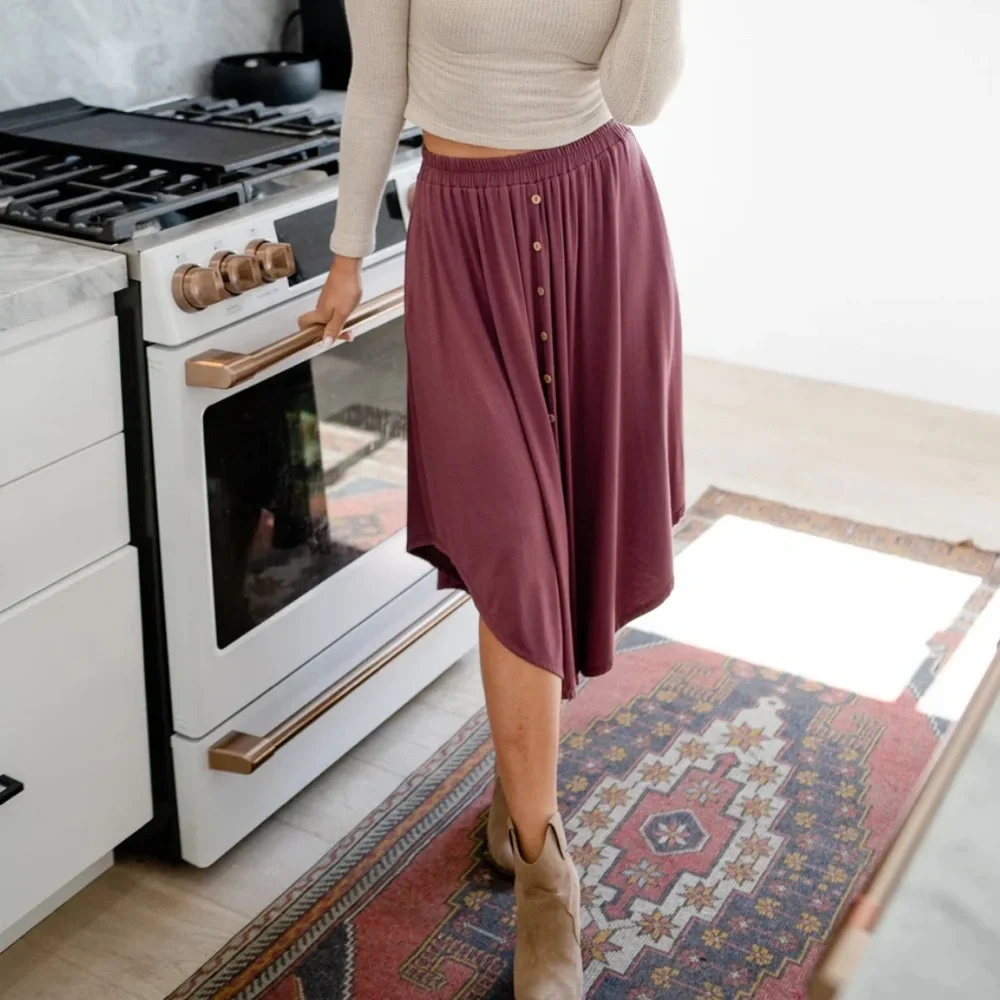 EUC Sozy - Gwendolyn Midi Skirt in Deep Berry - Picture 2 of 9